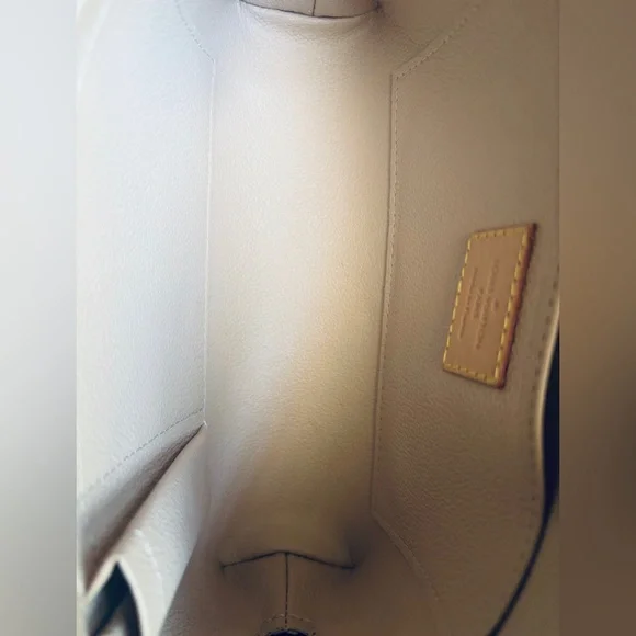 📸 Additional Photos Listing FOR Louis Vuitton gm cosmetic - Picture 5 of 5